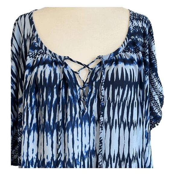 A New Approach Batwing Blouse Blue White Aztec Print Lace Up Short Sleeve 1X - Picture 7 of 9